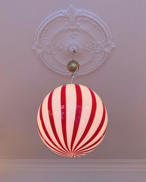 ❤️ FOR SALE ❤️ ROUND WHITE/RED CEILING LIGHT D40 DKK 6800 - also available in D30 & D20 🍭 #italianlamp #muranolamp #muranolampe… | Instagram Red Ceiling, Dream Apartment, Luminaire Design, Apartment Inspiration, Apartment Interior, Interior Inspo, My New Room, Dream Home Design, 인테리어 디자인