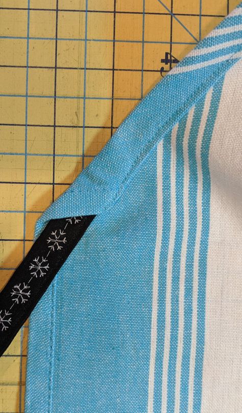 Make An Apron From A Tea Towel, Apron Made From Tea Towel, Aprons Made From Tea Towels, Tea Towel Apron Pattern Free, Tea Towel Apron Tutorial, Panel Apron Pattern, Tea Towel Apron Diy, Towel Apron Diy, Towel Aprons