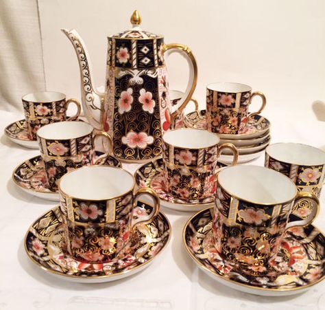 Royal Crown Derby coffee set with nine imari made for Tiffany cups and saucers Vintage Tea Sets, Coffee Sets, Imari Porcelain, Dinner Service, Royal Crown Derby, Coffee Pots, Teapots And Cups, Antique Tea, Porcelain China