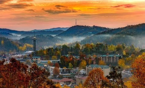 20 Best Things To Do In Gatlinburg, Tennessee Tennessee Vacation, Gatlinburg Tennessee, Gatlinburg Tn, Us Travel Destinations, Vacation Usa, Smoky Mountain National Park, Smoky Mountain, Mountain Town, Gatlinburg