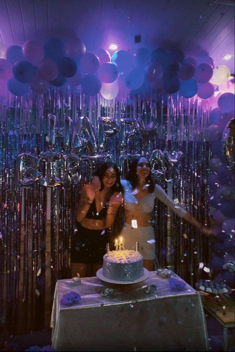 Euphoria Themed Party, Y2k Birthday Party, 18th Party Ideas, Twins Party, Sweet 16 Party Themes, 14th Birthday Party Ideas, 15th Birthday Party Ideas, 2000s Party, 18th Birthday Party Themes