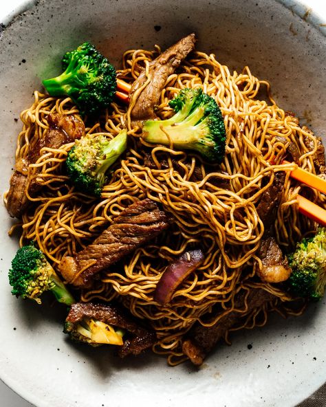 Easy Beef and Broccoli Chow Mein Recipe · i am a food blog i am a food blog Recipes With Noodles, Broccoli Noodles, Beef Lo Mein Recipe, Apartment Cooking, Chinese Beef And Broccoli, Easy Beef And Broccoli, Unbound Wellness, Chow Mein Recipe, Marion's Kitchen