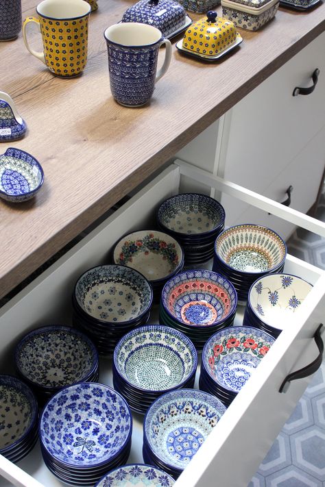 China Sets Dinnerware, Kitchen Dishes Sets, Dish Sets Dinnerware, Pottery Sets, Polish Decor, Polish Aesthetic, Polish Pottery Kitchen, Polish Kitchen, Dishes Sets