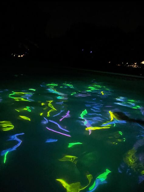 Pool Glow Sticks, Pool Party Glow Sticks, Glow Stick In Pool, Glow Sticks In The Pool, Glow Sticks Pool Party, Glowstick Party Aesthetic, Glow Sticks Aesthetic, Glow In The Dark Swim Party, Spooky Pool Party