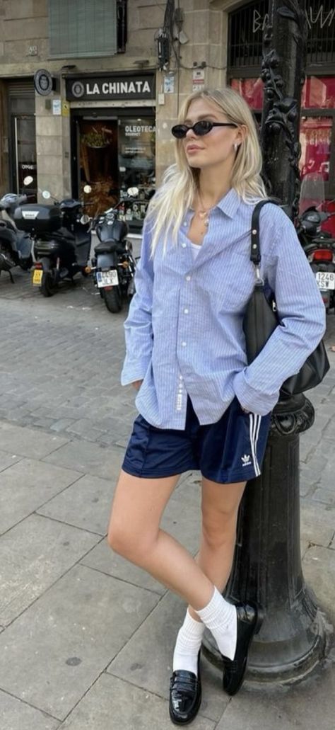 Adidas Shorts Outfit, Adidas Pants Outfit, Adidas Shorts Women, Comfy Airport Outfit, Adidas Hose, Airplane Outfits, Airport Outfits, Shorts Outfits Women, 여름 스타일