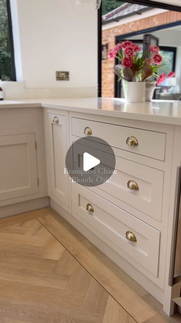 Kitchen With Blonde Floors, Amtico Flooring Kitchen, Lvt Flooring Kitchen, Oak Floor Kitchen, Blonde Flooring, Amtico Flooring, Lvt Flooring, Home Renovations, Kitchen Reno