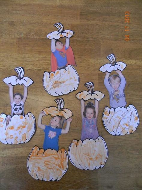 Pumpkin Picture Frame Craft, Fall Photo Craft Preschool, Toddler Pumpkin Pictures, Pumpkin Patch Crafts Preschool, Preschool Pumpkins, Babies Activities, Pumpkin Crafts Preschool, Pumpkin Patch Craft, Pumpkins Preschool