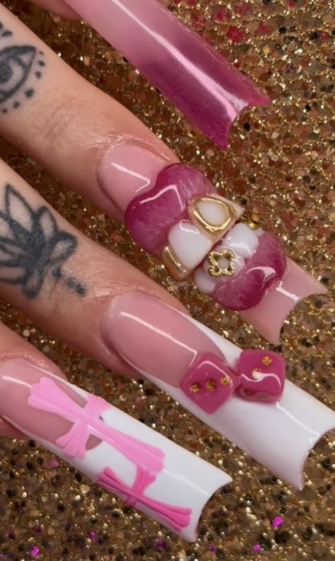 24th Birthday Nails Ideas, Spray Nails Design, Dum Dum Nails, Bb Belt Nails, Nicki Minaj Nails Ideas, India Love Nails, Y2k Junk Nails, Pink Money Nails, Hot Pink Nails Ideas