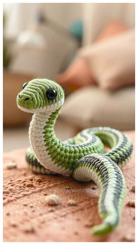 Cute Snake Amigurumi Crochet Free Pattern Snake Knitting Pattern, Crochet Snakes Free Pattern, Amigurumi Snake Free Pattern, Crochet Snake Pattern Free, Free Crochet Animals, Crochet Snakes, Crocheted Snake, Snake Crochet Pattern, Crochet Snake Pattern