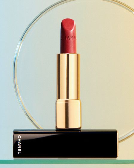 Still life photography, lipsticks, composition, set design, cosmetics, make-up, rouge à lèvres, cosmétiques, maquillage, nature morte. Chanel. Laura Lecat Lipstick Creative, Beauty Still Life, Photography Still Life, Product Shots, Key Visual, Still Life Photographers, Shadow Sticks, Beauty Product, Photography Inspo