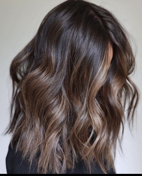 Brunette Balayage Hair Medium Caramel Dark Brown Subtle Ombre, Brunnete Balayage Brunettes, Brunette Ombre Balayage, Balayage Hair Ideas, Balayage Long Hair, Dark Brunette Hair, Kadeřnické Trendy, Inspo Hair, Ash Blonde Balayage