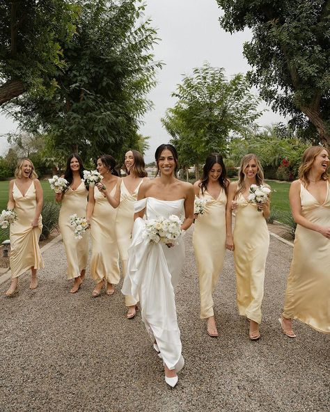 Image @fetelledesigns Pastel Yellow Bridesmaid Dresses, Colorful Bridesmaids, Groomsmen Colours, Tropical Wedding Dresses, Tropical Destination Wedding, Groomsmen Grey, Daisy Wedding, Yellow Bridesmaid Dresses, Yellow Bridesmaids