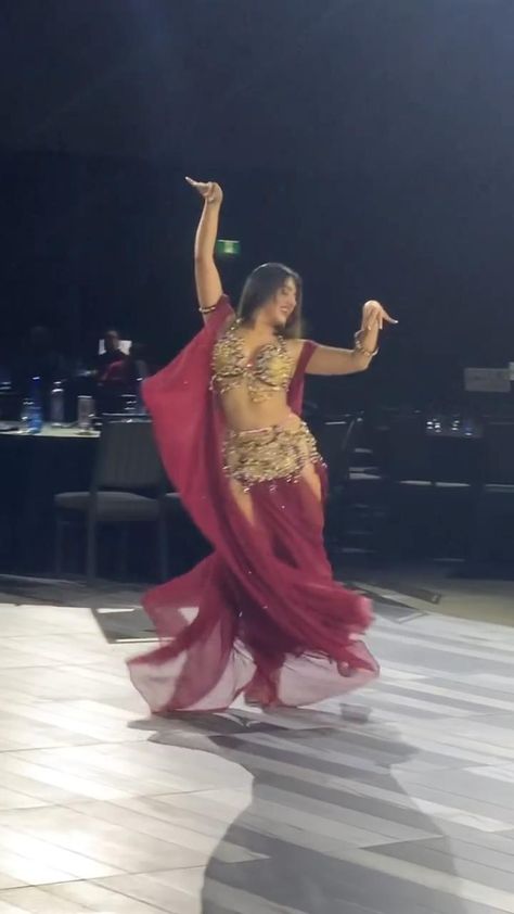 Belly Dance Videos Arabic, Arabic Dance, Belly Dancing Videos, Belly Dance Dress, Dancing Videos, Video Dance, Dance Lover, Taehyung Fanart, Indian Photoshoot