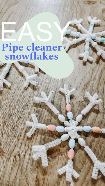 Poppy Dolan - ideas on a budget on Instagram: "EASY pipe cleaner snowflake craft ❄️ Fun, therapeutic and the little ones can learn whilst crafting. We’ve created patterns with the bead on the hands of the snowflakes (white, blue pink, white, blue pink…) We can also count how many beads to add. #christmascraftsforkids #christmascrafts #kidscrafts101 #kidschristmascrafts #themumedition #finemotorskillsactivities #wintercrafts #pipecleanercrafts" Pipe Cleaner Winter Crafts For Kids, Pipecleaner Snowflakes Diy, Pipe Cleaner Snowflakes With Beads, Pipe Cleaner Snowflakes, Prek Classroom, Snowflake Craft, Simple Snowflake, Snow Flakes Diy, Pipe Cleaner Crafts