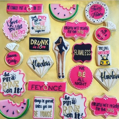 While they sip on #lemonade, we're over here nibbling on "put a ring on it" cookies! Perfect for a Beyoncé themed engagement party or bridal shower! Repost from @thehayleycakes #theblackbachelorette #smpweddings #soloverly #weddingchicks