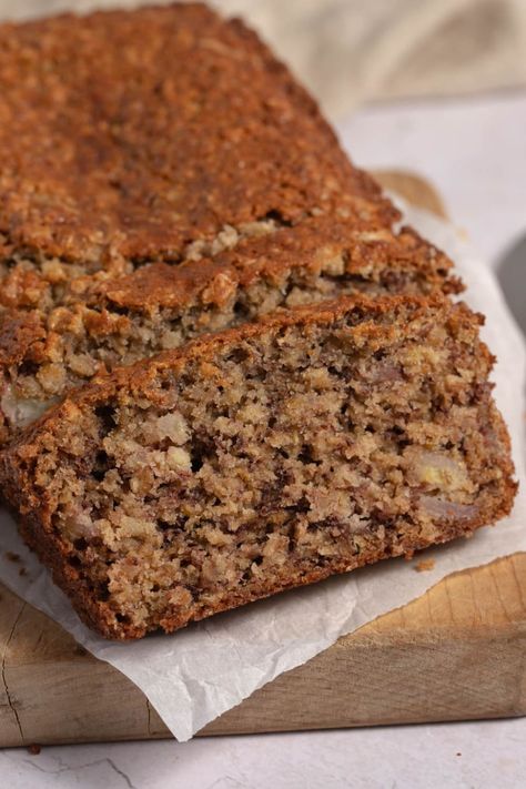 This oatmeal banana bread is incredibly hearty, moist, and delicious. Every slice is packed with bananas and good-for-you oats. The whole family will love it! Banana Bread Recipe With Oats, Oats Banana Bread, Banana Bread With Oats, Banana Oatmeal Bread, Banana Bread Oatmeal, Banana Oat Bread, Oatmeal Banana Bread, Oatmeal Banana, Oatmeal Bread