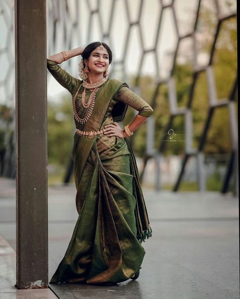 Saree Bridal Look With Dupatta, Saree Models Poses, Kerala Bridal Saree, Green Sarees, Tamil Bride, Saree Pose, Saree Function, Bride Reception Dresses, South Indian Bride Saree