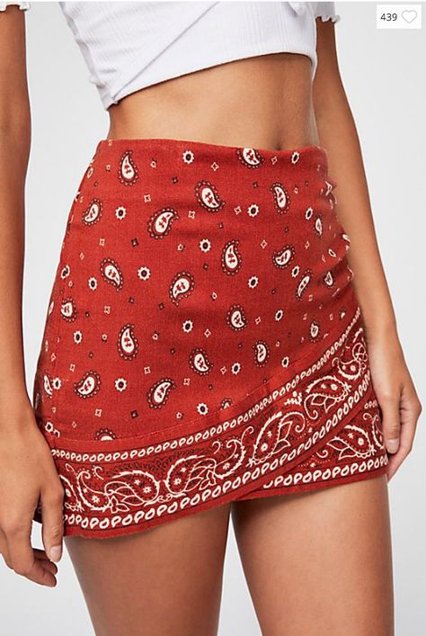 red bandana skirt (free people) Jurassic World 2, Mode Ulzzang, Rok Mini, Mode Boho, Red Skirt, Outfit Jeans, Funko Pop Vinyl, Summer Fashion Trends, Pop Vinyl