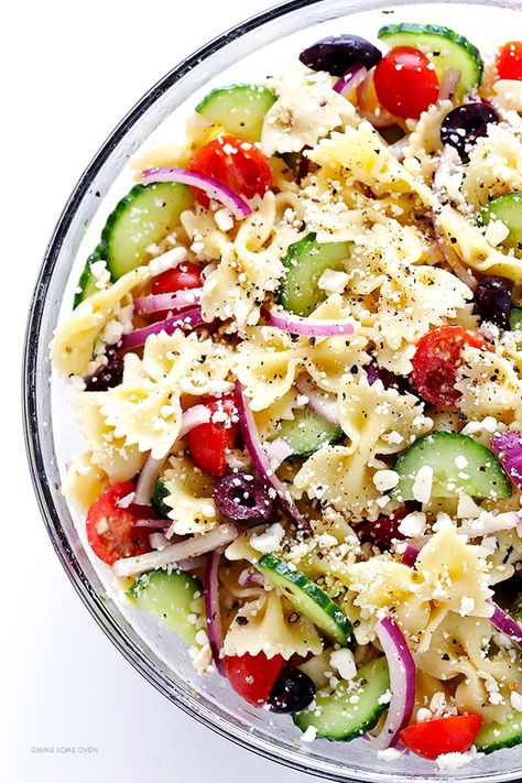 Hosting an Awards Party? Make this healthy bowtie pasta salad | Whole Foods Market || via Gimme Some Oven Salad Caprese, Macaroni Salads, Mediterranean Pasta Salad, Bowtie Pasta Salad, Mediterranean Pasta Salads, Resep Pasta, Make Ahead Salads, Mediterranean Pasta, Hispanic Kitchen