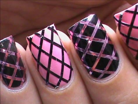 Diy Red Nails, Fishnet Nails, Tape Nail Designs, Stripe Nail Art Designs, Tape Nail Art, Nail Art Diy Easy, Nail Art Stripes, Nail Designs Tutorial, Nail Tape