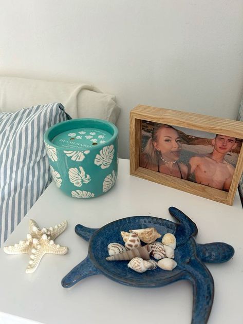 Beach Room Decor Ideas Diy, Beachy Desk Decor, Beach Core Room, Ocean Room Decor Diy, Blue Beachy Room, Coastal Beach Room, Room Essentials Bedroom, Room Inspo Beachy, Coconut Girl Room Decor