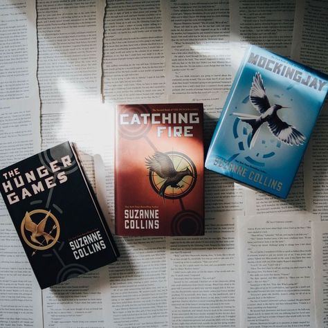 Hunger Games Book Cover, Rekomendasi Novel, Catching Fire Book, Mockingjay Book, The Hunger Games Books, Perang Dunia Ii, The Hunger Games Catching Fire, The Hunger Games Book, Hunger Games Books