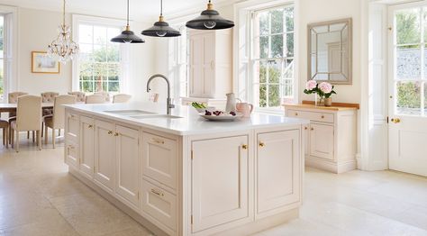 Hampshire Property Light Pink Kitchen Island, Pink Kitchen Color Schemes, Pink Kitchen Island Ideas, Malibu Apartment, Pink Kitchen Island, Blush Pink Kitchen, Neutral Kitchen Colors Schemes, Blush Kitchen, Neutral Kitchen Colors