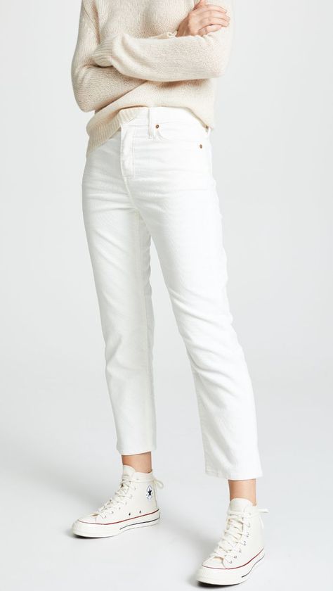 White Mom Jeans Outfit, White On White Outfit, Straight White Jeans, Early Spring Outfits Casual, White Mom Jeans, Fashion Designer Aesthetics, Modern Fashion Outfits, Elegant Summer Outfits, Spring Trends Outfits