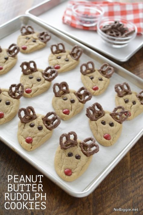 Peanut butter cookies shaped like Rudolph! #christmascookies #rudolphcookies Rudolph Cookies, Cookies Dough, Christmas Cookie Party, Cute Christmas Cookies, Christmas Cookie Exchange, Holiday Snacks, Cookie Party, Easy Peanut Butter, Christmas Snacks