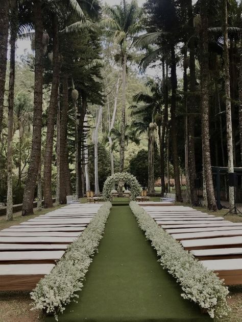 Modern Hawaiian Wedding Decor, Wedding Table Color Schemes, Wedding Ideas Alter, Wedding Minimalist Decorations, Brenna Core, Filipiniana Wedding, خواتم خطوبة, Dream Wedding Reception, Forest Theme Wedding