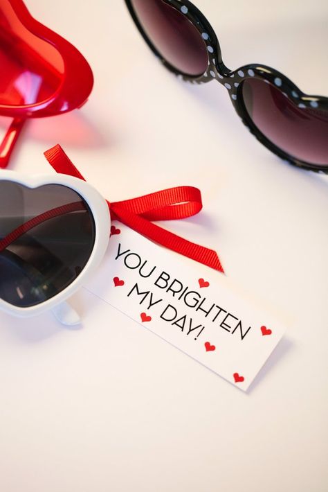 Free Printable Valentine's Tags | The TomKat Studio (Find the heart glasses in our shop!) Diy Valentine's Gifts For Friends, Free Printable Valentines Tags, Friend Valentine Gifts, Happy Hearts Day, Valentine's Day Gift Ideas, Valentines Printables Free, Valentine Tags, Free Valentine, Heart Sunglasses