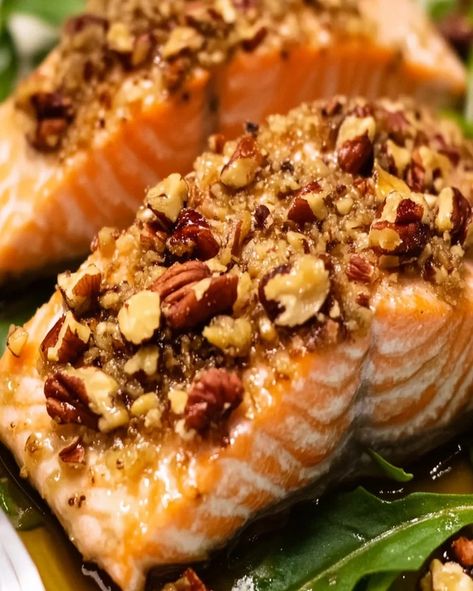 Pecan Crusted Salmon Recipe: A simple, delicious dish with a crunchy pecan crust and sweet maple glaze. Perfect for weeknight dinners! Maple Crusted Salmon, Pecan Crusted Walleye, Maple Pecan Salmon, Thanksgiving Salmon Recipes, Pecan Salmon, Pecan Crusted Salmon, Crusted Salmon Recipes, Pecan Crust, Crusted Salmon