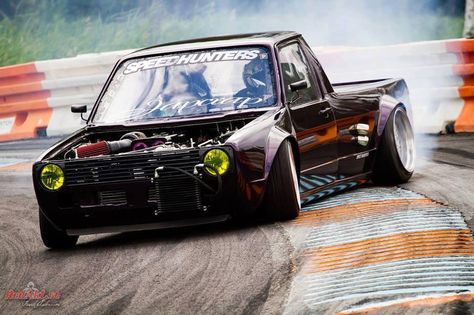 drifting caddy Vw Caddy Mk1, Drift Truck, Datsun Pickup, Vw Pickup, E36 Coupe, Vw Mk1, Vw Rabbit, Volkswagen Caddy, Drifting Cars