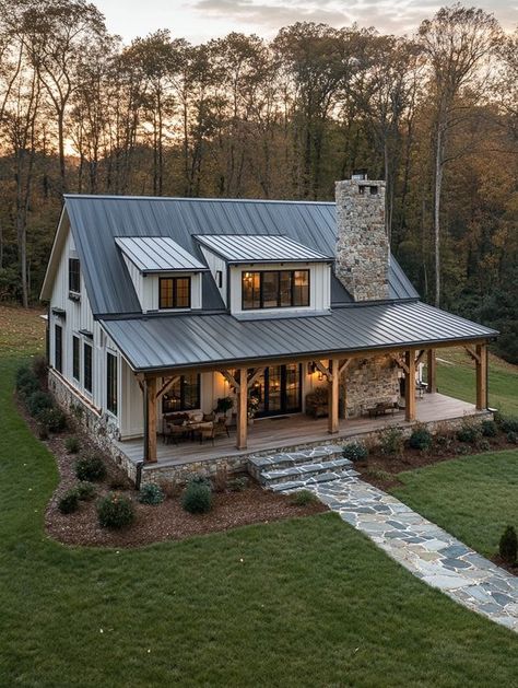 Breezeway To Guest House, Dream House Farmhouse, Rancher Homes, Country House Exterior, Farm Style House, Ranch House Exterior, Stone Farmhouse, Barn Style House Plans, Dream Life House