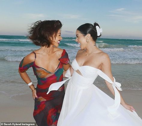 Beach bride Vanessa Hudgens' Vera Wang wedding dress shown in snaps Vanessa Hudgens Wedding, A Line Wedding Gown, Vera Wang Wedding Dress, Vanessa Hudgens Style, Vera Wang Wedding, Celebrity Wedding Dresses, Wedding Dresses Vera Wang, Sarah Hyland, Pink Bride