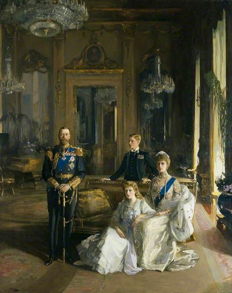 Royal Portraits Painting, John Lavery, Large Family Portraits, Family Portrait Drawing, Royal Family Portrait, Family Portrait Painting, Royal Family Pictures, Royal Collection Trust, King George V