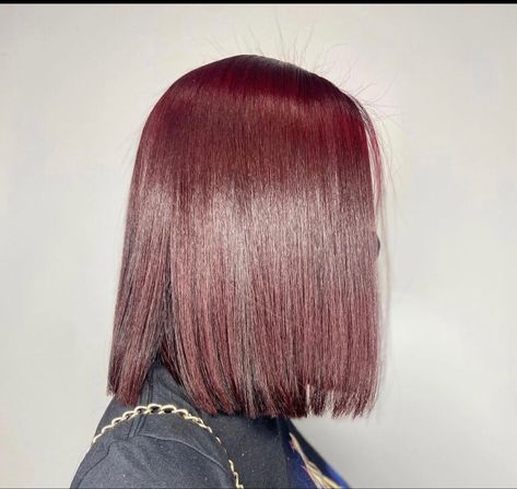 Natural Hair Bob Cut, Burgundy Hair Dye, Natural Hair Bob, Wine Hair, Dyed Hair Inspiration, Dyed Natural Hair, Pretty Hair Color, Natural Hair Styles Easy, Burgundy Hair