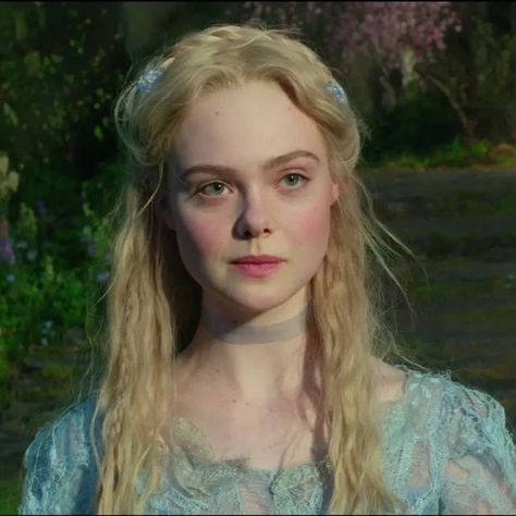 Elle Fanning Maleficent, Disney Princess Real Life, Aurora Maleficent, Maleficent Aurora, Garden Elf, Xavier Thorpe, Ellie Fanning, Maleficent 2, Real Princess