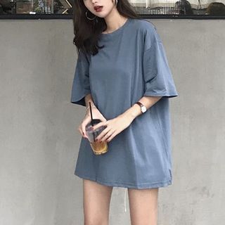 Buy Windflower Plain Elbow-Sleeve Oversized T-Shirt at YesStyle.com! Quality products at remarkable prices. FREE Worldwide Shipping available! Korean Oversized Shirt, Oversized Tshirt Outfit Korean, Oversize Tshirt Outfits, Mode Emo, Egirl Clothes, Mode Kpop, Korean Girl Fashion, Tshirt Outfits, Kpop Fashion Outfits