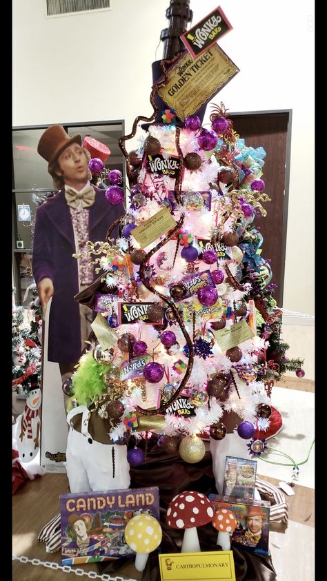 Charlie And The Chocolate Factory Christmas Tree, Willy Wonka Tree, Willy Wonka Christmas Decorations, Willy Wonka Christmas Tree, Wonka Christmas Tree, Christmas Tree Decorating Contest, Wonka Christmas, Grinchmas Tree, Willie Wonka