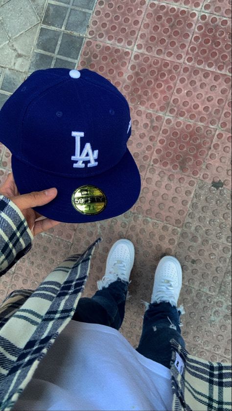 La Fitted Cap Outfit, Blue La Hat Outfits, La Hat Outfit, La Fitted Cap, New Era Cap Outfit Men, Blue Cap Outfit, Fitted Cap Outfit, Hat Men Outfit, New Era Outfit