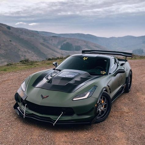 Custom Corvette Stingray C7. Check out Facebook and Instagram: @metalroadstudio Very cool! Chevrolet Corvette Zr1, Aventador Lamborghini, Chevrolet Corvette C7, Corvette C6, Lamborghini Miura, Lamborghini Veneno, Corvette C7, Super Luxury Cars, كريستيانو رونالدو