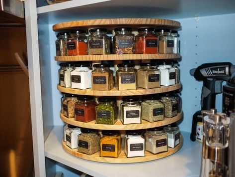 A slightly larger spice rack than usual (and my first ever woodworking project) - Album on Imgur Spice Organization Diy, Lazy Susan Spice Rack, Best Spice Rack, Large Spice Rack, Spice Rack Organization, Countertop Spice Rack, Diy Spice Rack, Wooden Spice Rack, Diy Spices