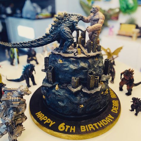 King Kong And Godzilla Cake, King Kong Vs Godzilla Birthday Party Decorations, King Kong Cake Ideas, Godzilla And King Kong Birthday Party, Godzilla Cakes For Boys, Godzilla Vs King Kong Birthday Party, Godzilla King Kong Cake, Godzilla Birthday Cake Ideas, Godzilla Vs Kong Party Ideas