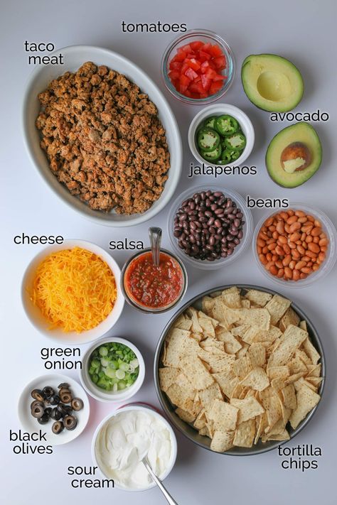 Superbowl Nachos Bar, Nacho Cheese Bar Ideas, Make Your Own Nachos Bar, Nacho Grazing Board, Mexican Nacho Bar, Nacho Recipe Easy, Football Nacho Bar, Halloween Nachos Bar, Nachos Toppings Ideas