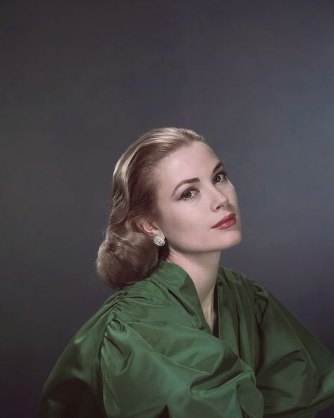 In defense of porcelain skin... Cucumber Beauty, Skin Hacks, Grace Kelly Style, Porcelain Skin, Trending On Pinterest, Princess Grace Kelly, Beauty Tips For Face, Princess Grace, Golden Age Of Hollywood