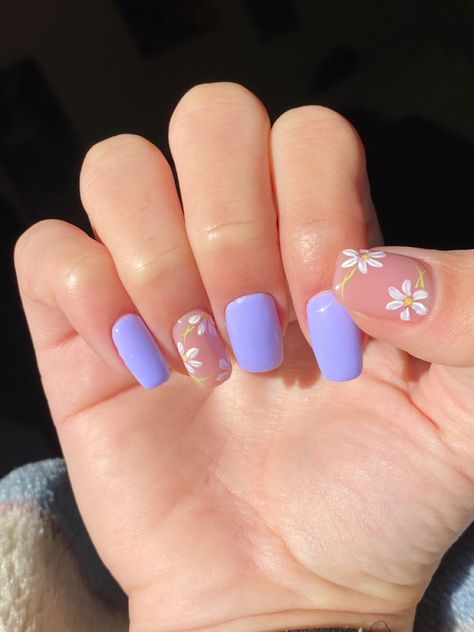 Lavender daisies nail polish ideas Daisy Purple Nails, Lavender Nails With Yellow Flowers, Daisy Nails Acrylic Coffin, Lavender And Yellow Nails Pastel, Nails With Lilac Dress, Lavender Nails With Daisies, Cute Nails Lavender, Pastels Nail Art, Purple Gel Polish Nail Designs