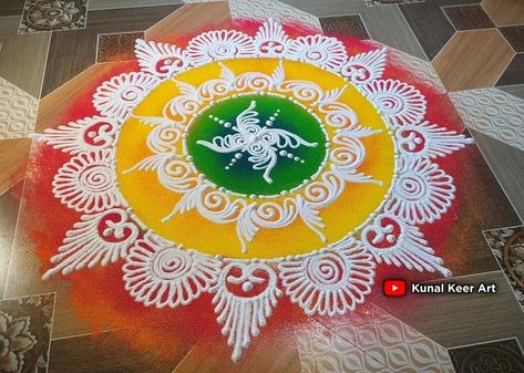 Circle Rangoli Design, Circle Rangoli, Floral Painting Videos, New Year Rangoli Designs, Sanskar Bharti Rangoli, Sanskar Bharti Rangoli Designs, Chaturthi Decoration, Colour Rangoli, Rangoli Designs Simple