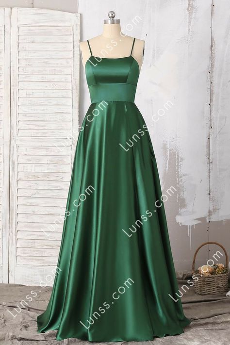 Emerald Green Winter Formal Dresses, Long Green Hoco Dress, Emerald Green Prom Dresses 2023, Green Silk Formal Dress, Emerald Green Dama Dresses For Quince, Emerald Green Dress Satin, Dark Green Satin Prom Dress, Appropriate Prom Dresses, Green Ombre Bridesmaid Dresses