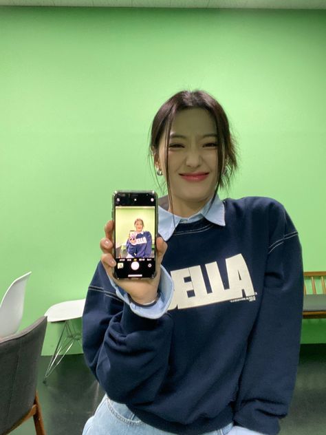 all things fromis_9 🍀🍊 on Twitter: "230609 Saerom Weverse Update https://t.co/g326Jrm02O" / Twitter Lucy Woo!ah!, Lee Saerom, Saerom Fromis 9, Big Group, If I Stay, Pledis Entertainment, Happy Moments, G I Dle, Kpop Girl Groups